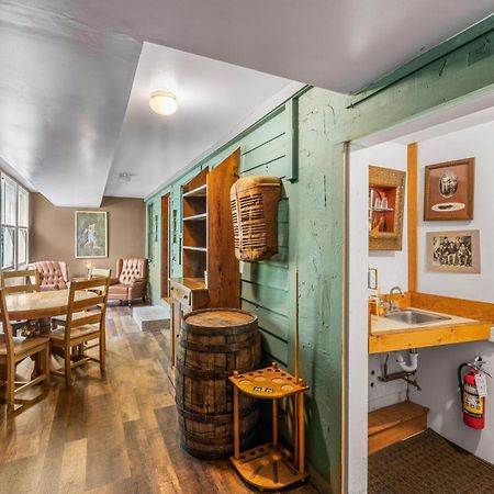 Whiskey Ridge Lodge, A Restored 1940S Gem, 2 Mins From Downtown, Breathtaking City Views, Custom Game Room, And Spacious Elegance Гетлинбург Екстериор снимка