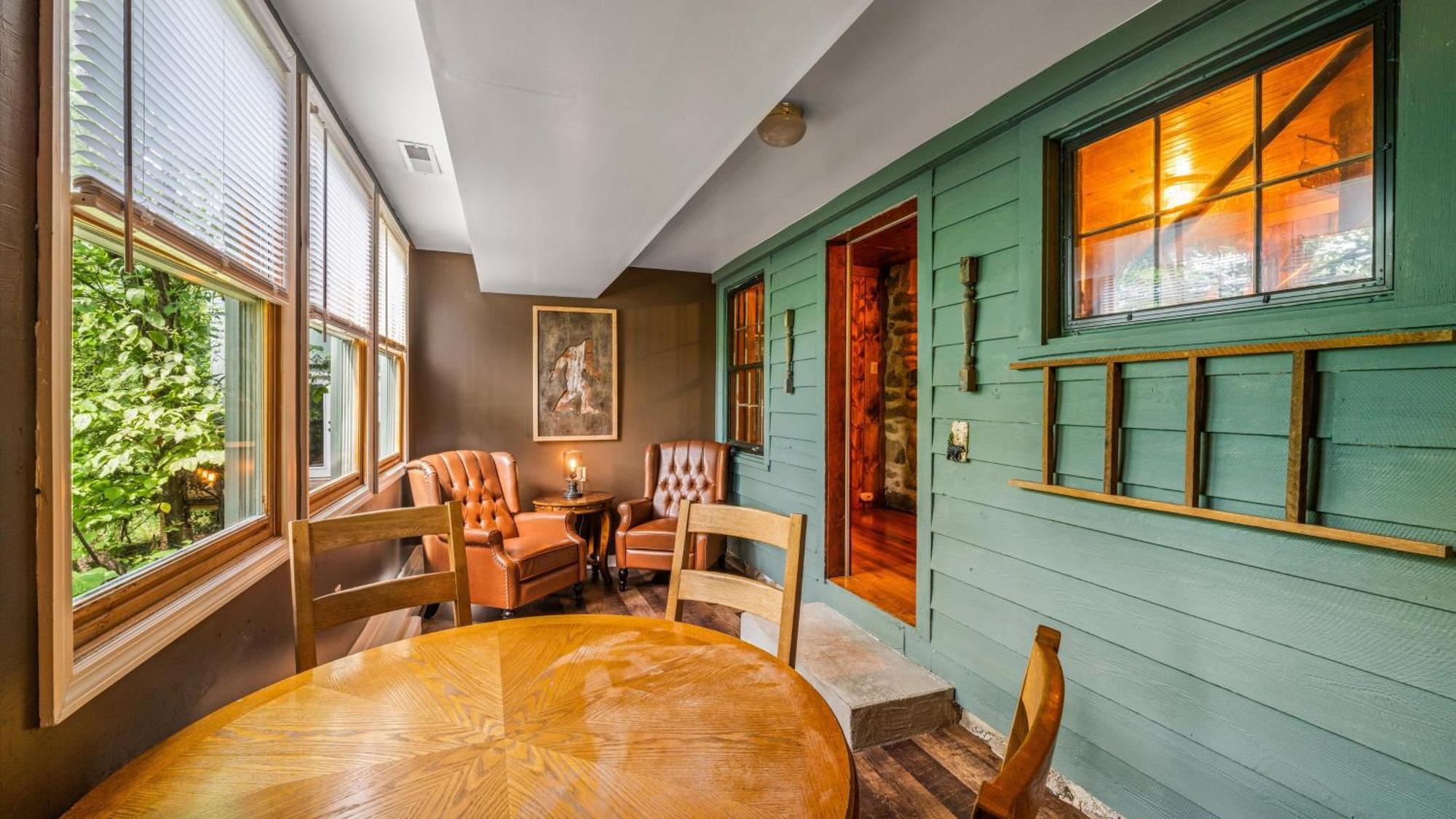 Whiskey Ridge Lodge, A Restored 1940S Gem, 2 Mins From Downtown, Breathtaking City Views, Custom Game Room, And Spacious Elegance Гетлинбург Екстериор снимка