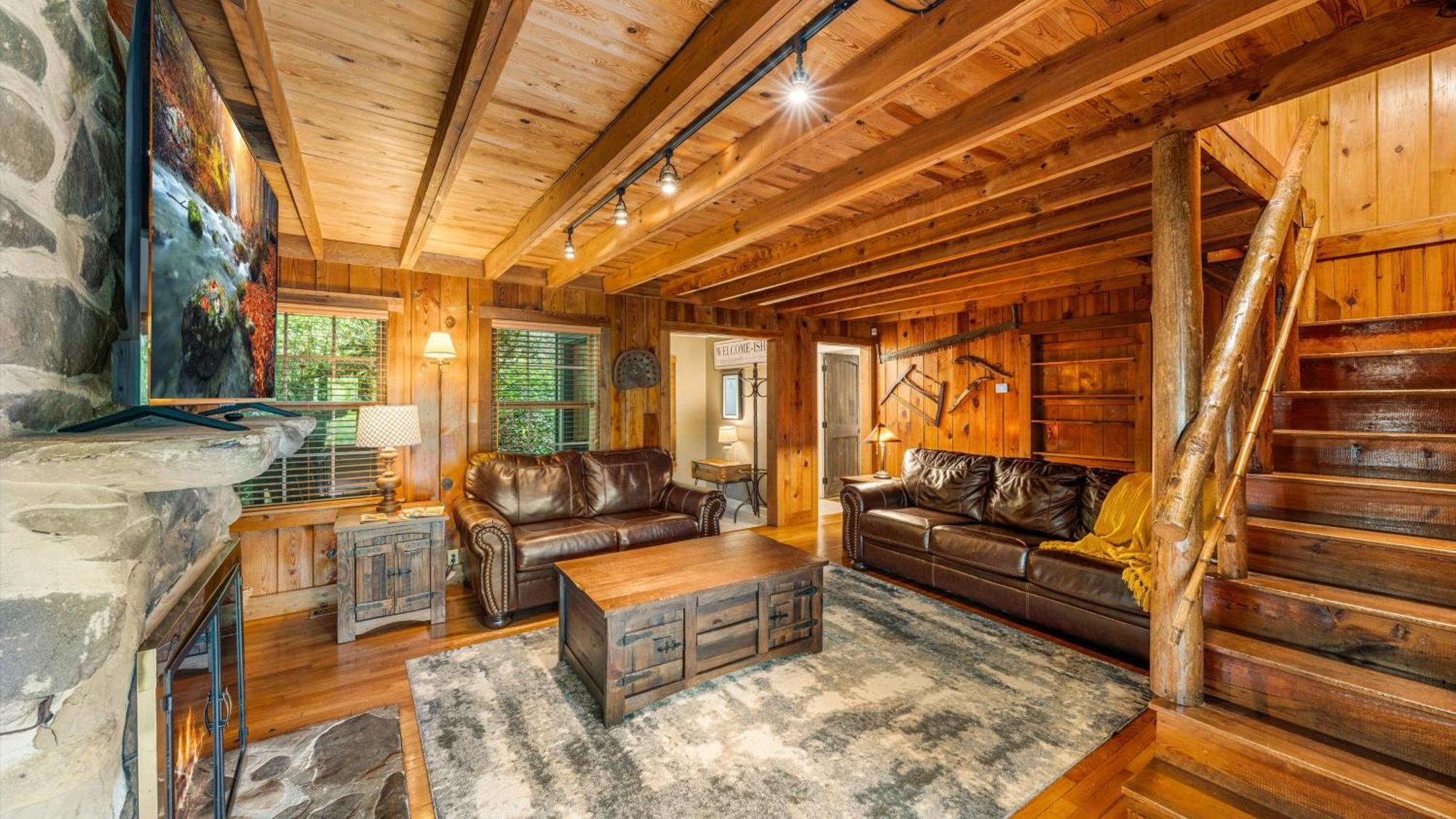 Whiskey Ridge Lodge, A Restored 1940S Gem, 2 Mins From Downtown, Breathtaking City Views, Custom Game Room, And Spacious Elegance Гетлинбург Екстериор снимка