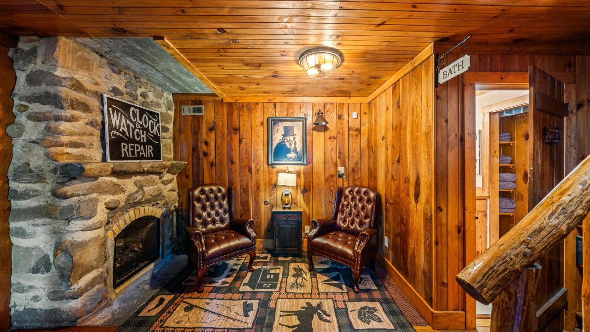 Whiskey Ridge Lodge, A Restored 1940S Gem, 2 Mins From Downtown, Breathtaking City Views, Custom Game Room, And Spacious Elegance Гетлинбург Екстериор снимка