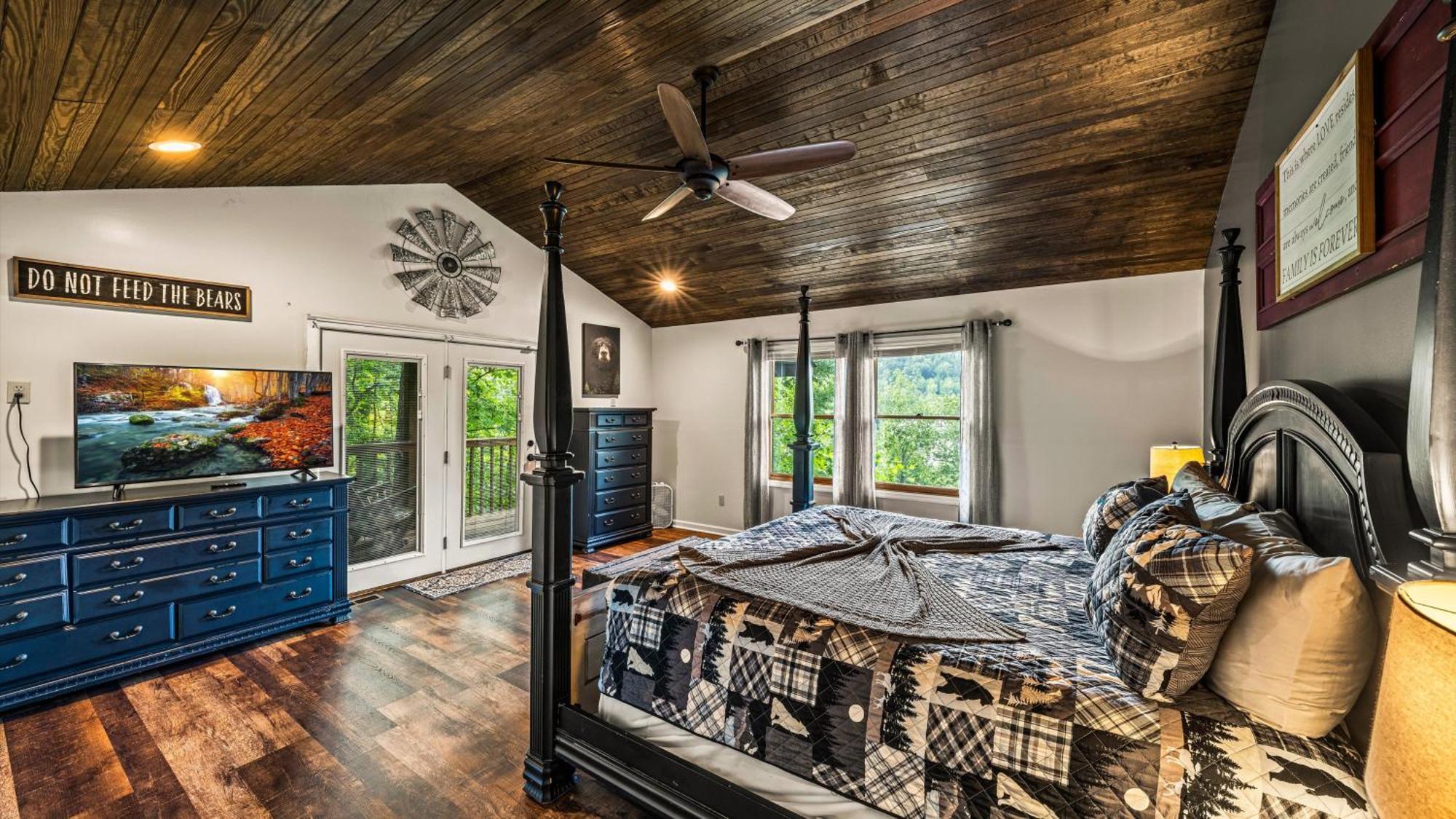 Whiskey Ridge Lodge, A Restored 1940S Gem, 2 Mins From Downtown, Breathtaking City Views, Custom Game Room, And Spacious Elegance Гетлинбург Екстериор снимка