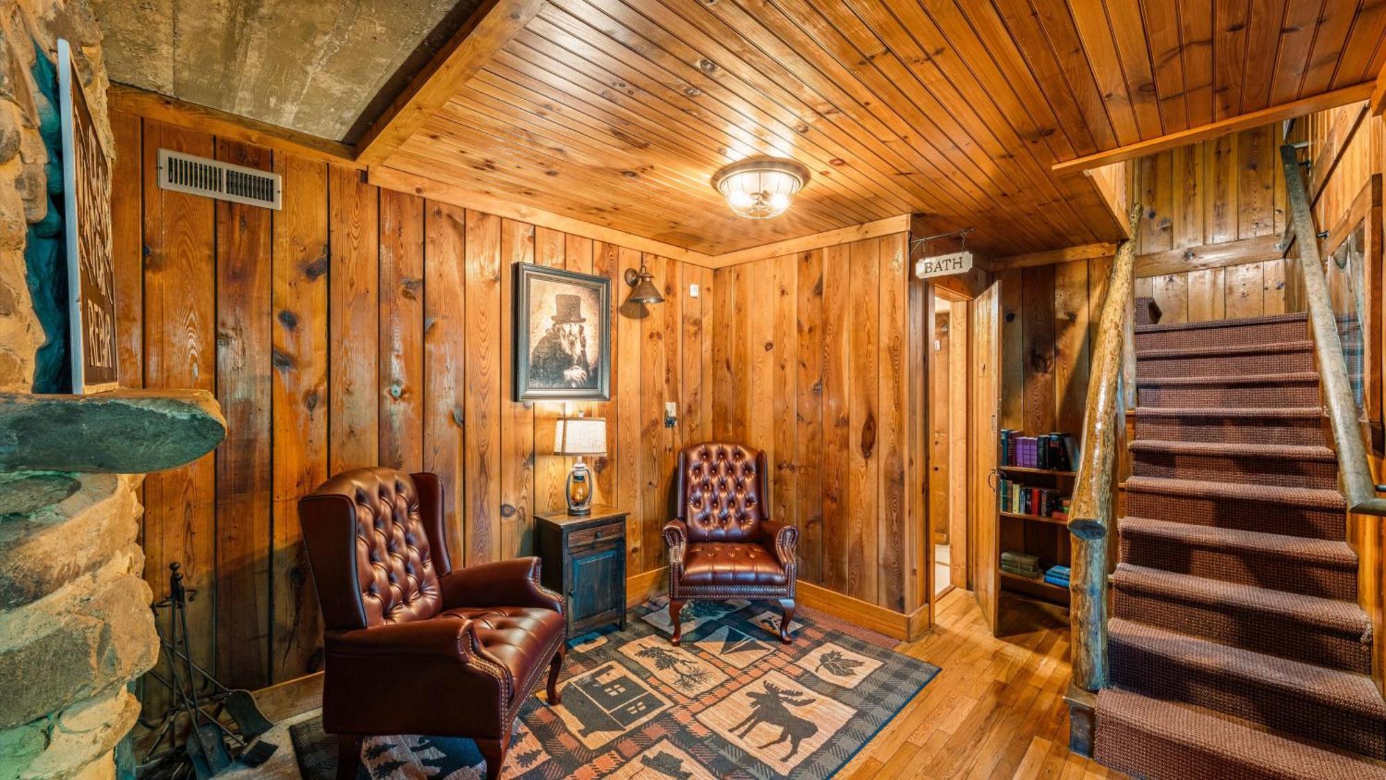 Whiskey Ridge Lodge, A Restored 1940S Gem, 2 Mins From Downtown, Breathtaking City Views, Custom Game Room, And Spacious Elegance Гетлинбург Екстериор снимка