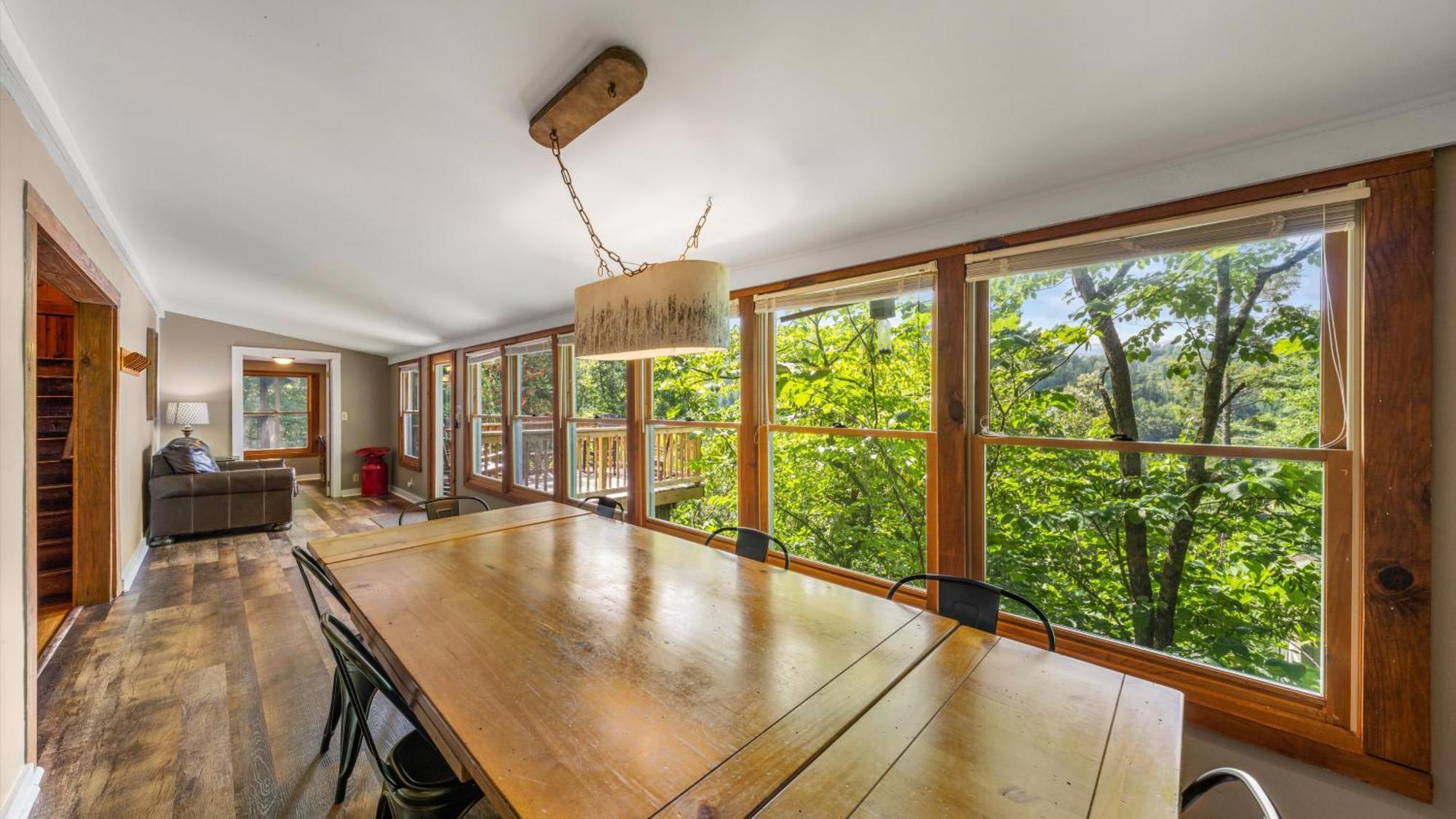 Whiskey Ridge Lodge, A Restored 1940S Gem, 2 Mins From Downtown, Breathtaking City Views, Custom Game Room, And Spacious Elegance Гетлинбург Екстериор снимка