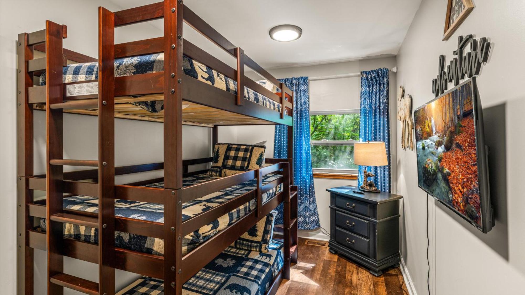 Whiskey Ridge Lodge, A Restored 1940S Gem, 2 Mins From Downtown, Breathtaking City Views, Custom Game Room, And Spacious Elegance Гетлинбург Екстериор снимка