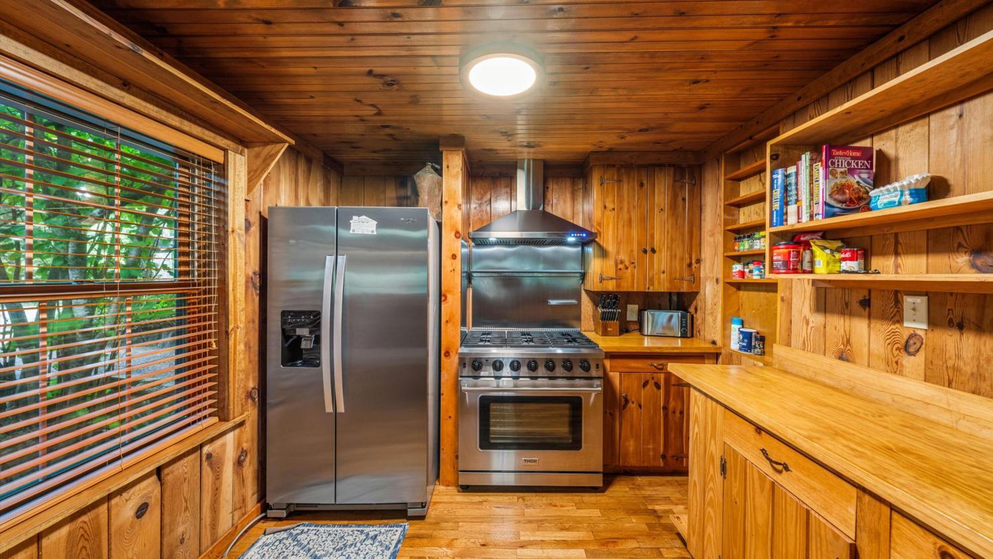 Whiskey Ridge Lodge, A Restored 1940S Gem, 2 Mins From Downtown, Breathtaking City Views, Custom Game Room, And Spacious Elegance Гетлинбург Екстериор снимка