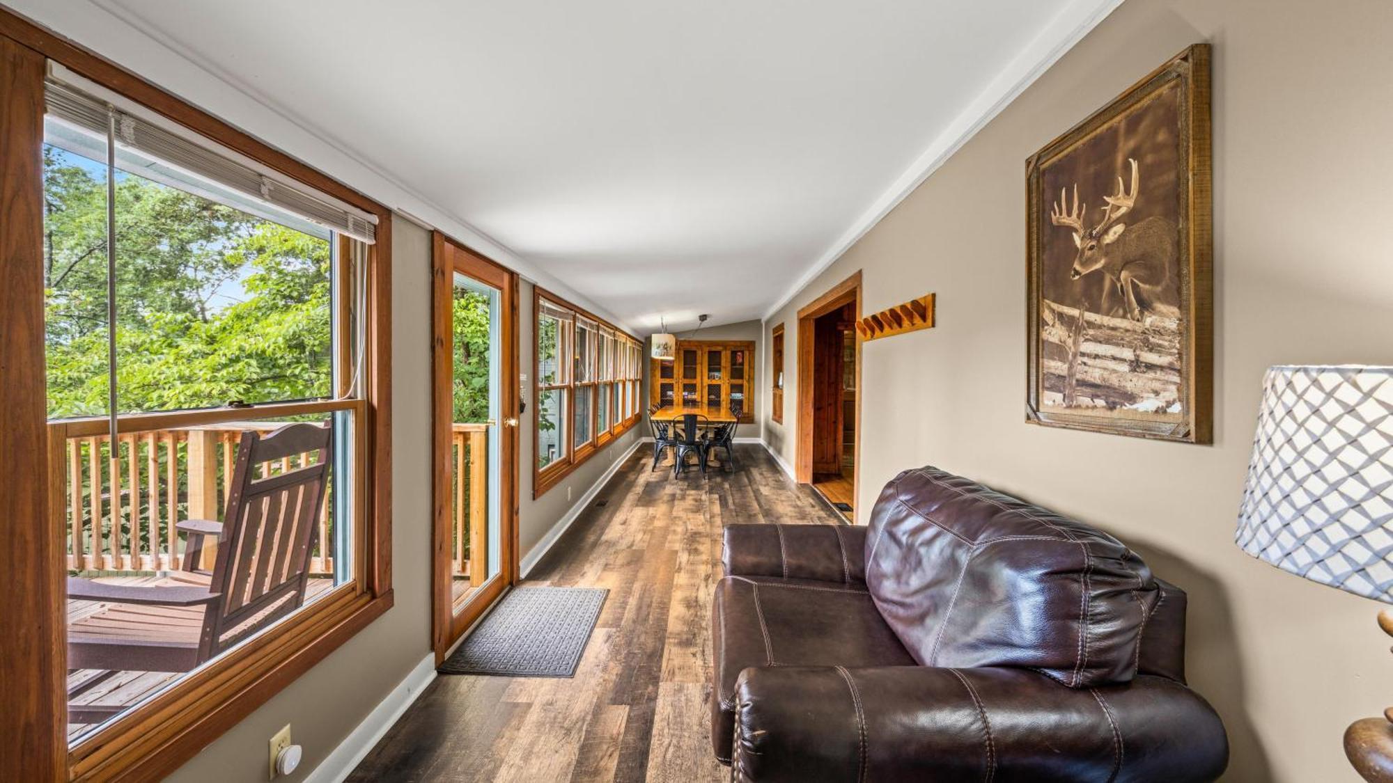 Whiskey Ridge Lodge, A Restored 1940S Gem, 2 Mins From Downtown, Breathtaking City Views, Custom Game Room, And Spacious Elegance Гетлинбург Екстериор снимка
