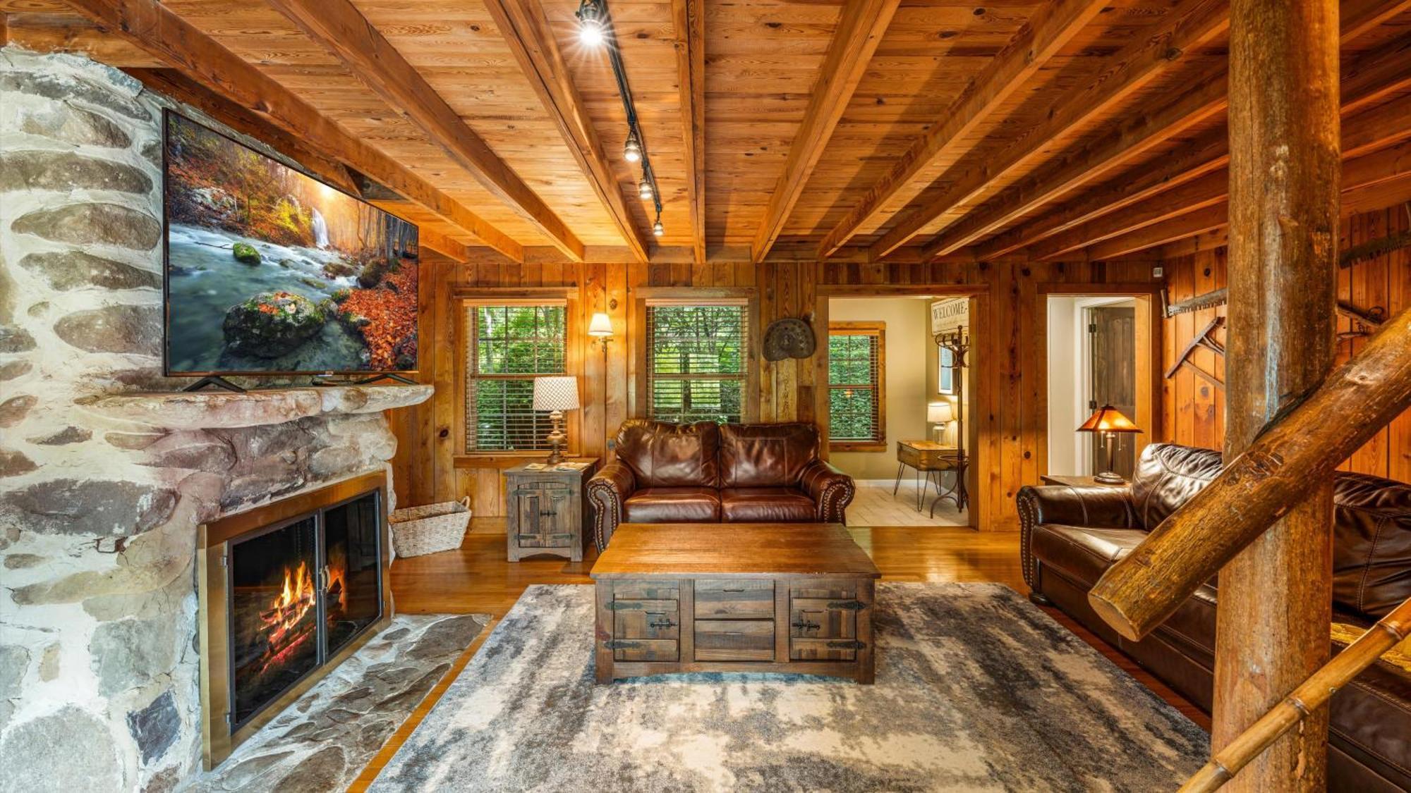 Whiskey Ridge Lodge, A Restored 1940S Gem, 2 Mins From Downtown, Breathtaking City Views, Custom Game Room, And Spacious Elegance Гетлинбург Екстериор снимка