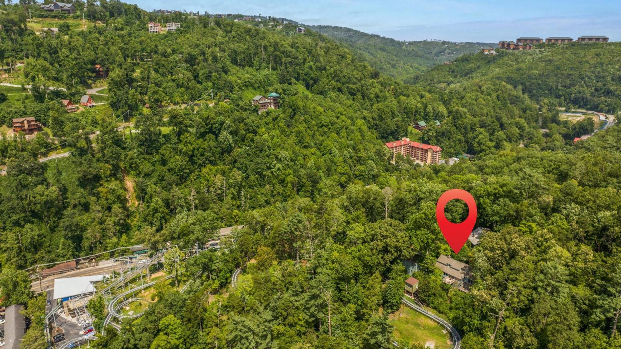 Whiskey Ridge Lodge, A Restored 1940S Gem, 2 Mins From Downtown, Breathtaking City Views, Custom Game Room, And Spacious Elegance Гетлинбург Екстериор снимка
