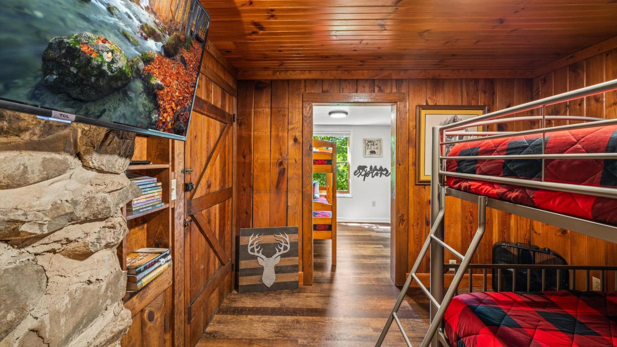 Whiskey Ridge Lodge, A Restored 1940S Gem, 2 Mins From Downtown, Breathtaking City Views, Custom Game Room, And Spacious Elegance Гетлинбург Екстериор снимка