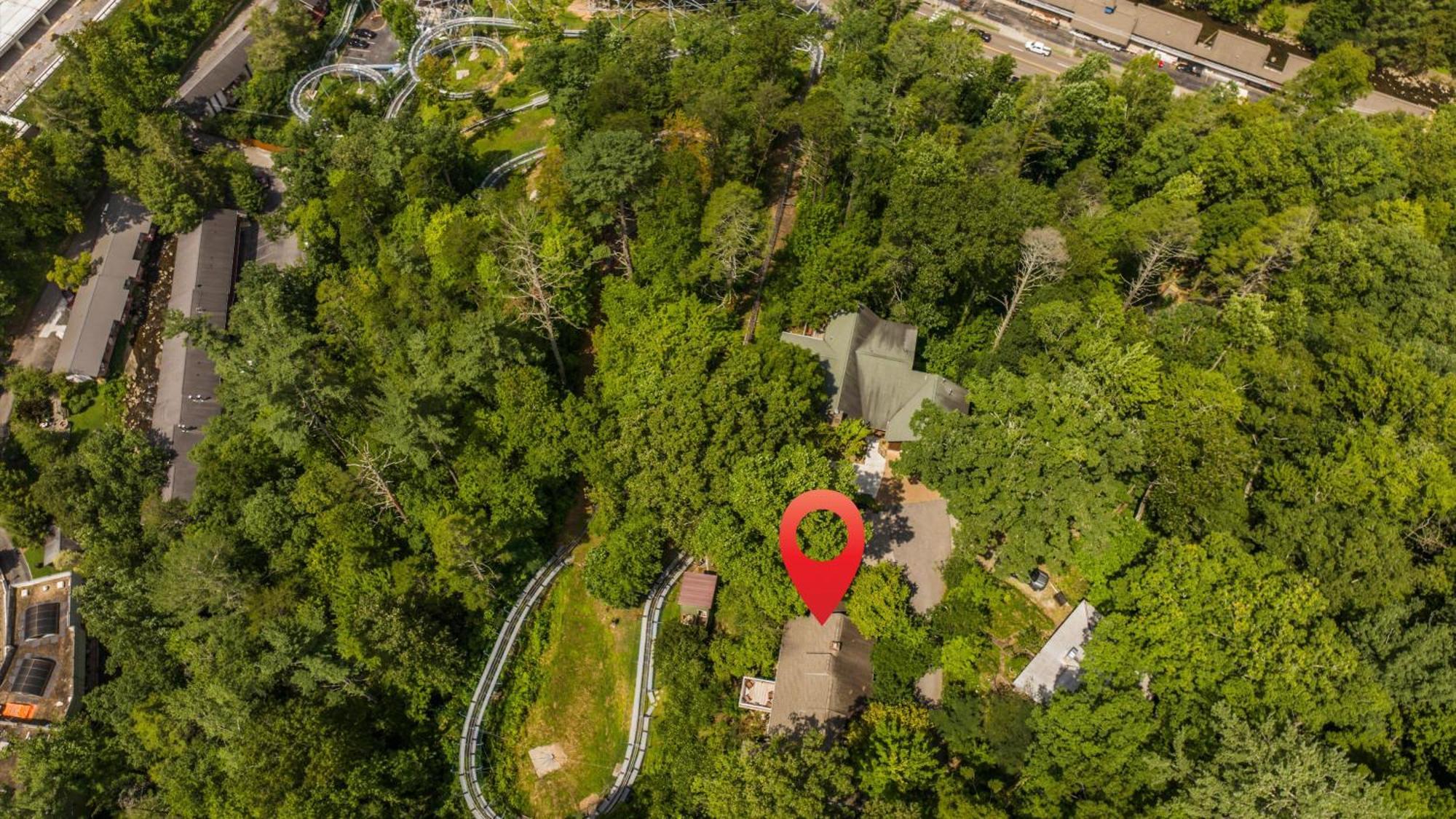 Whiskey Ridge Lodge, A Restored 1940S Gem, 2 Mins From Downtown, Breathtaking City Views, Custom Game Room, And Spacious Elegance Гетлинбург Екстериор снимка