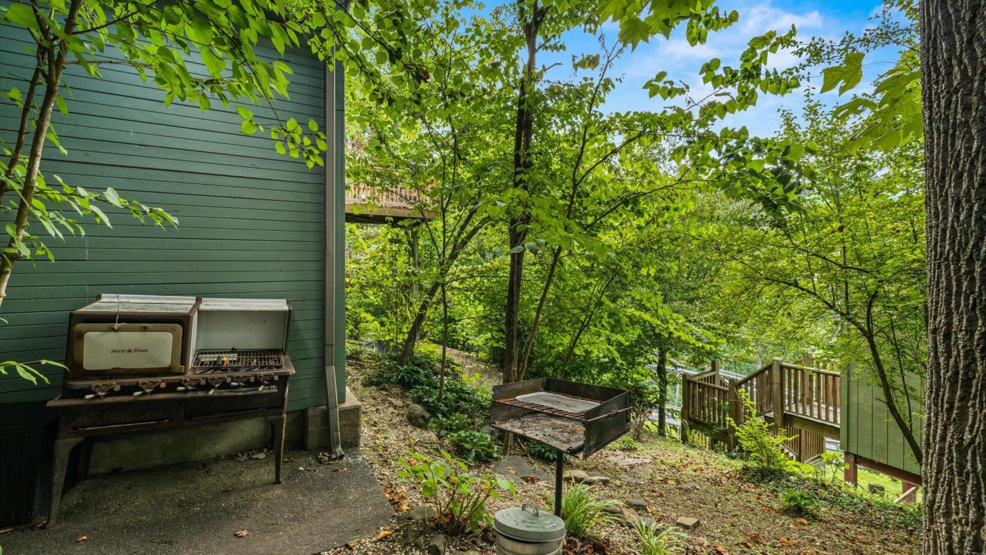 Whiskey Ridge Lodge, A Restored 1940S Gem, 2 Mins From Downtown, Breathtaking City Views, Custom Game Room, And Spacious Elegance Гетлинбург Екстериор снимка