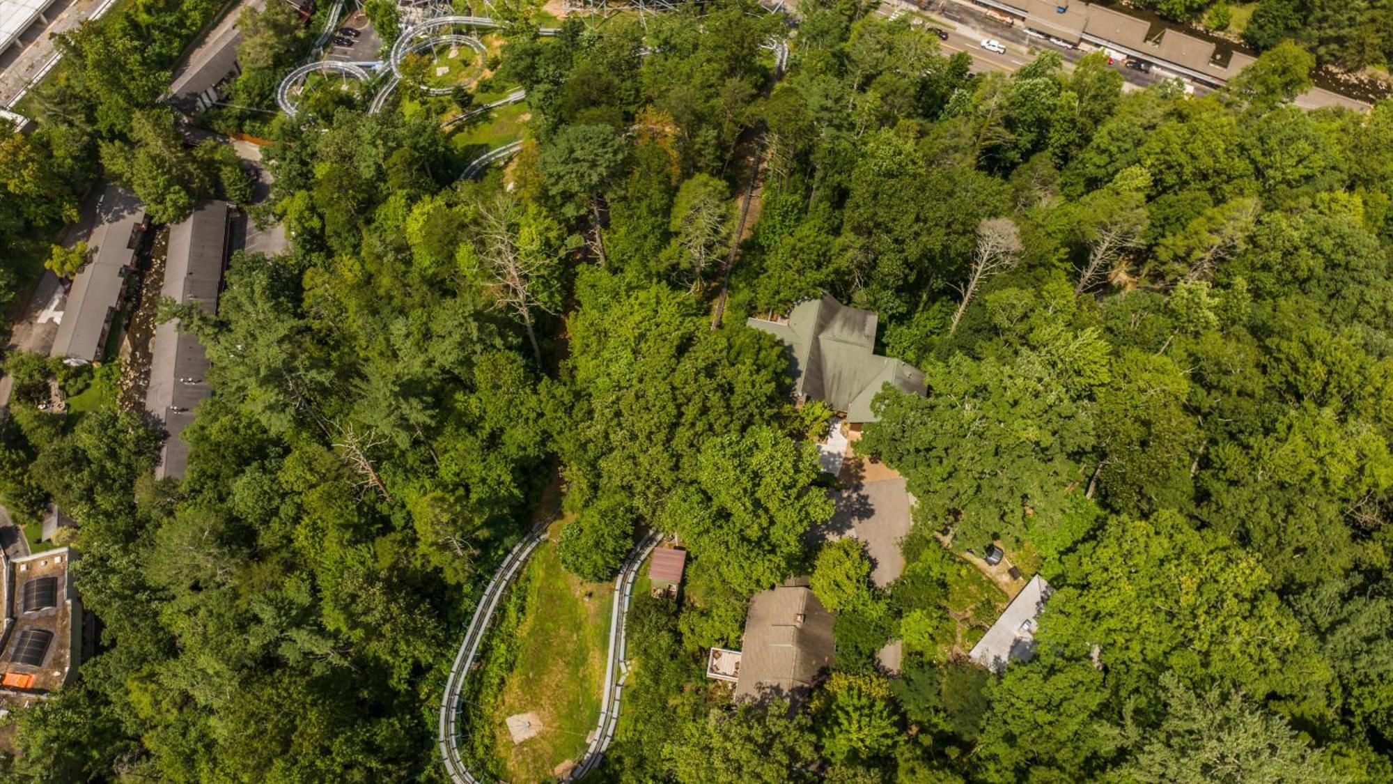 Whiskey Ridge Lodge, A Restored 1940S Gem, 2 Mins From Downtown, Breathtaking City Views, Custom Game Room, And Spacious Elegance Гетлинбург Екстериор снимка