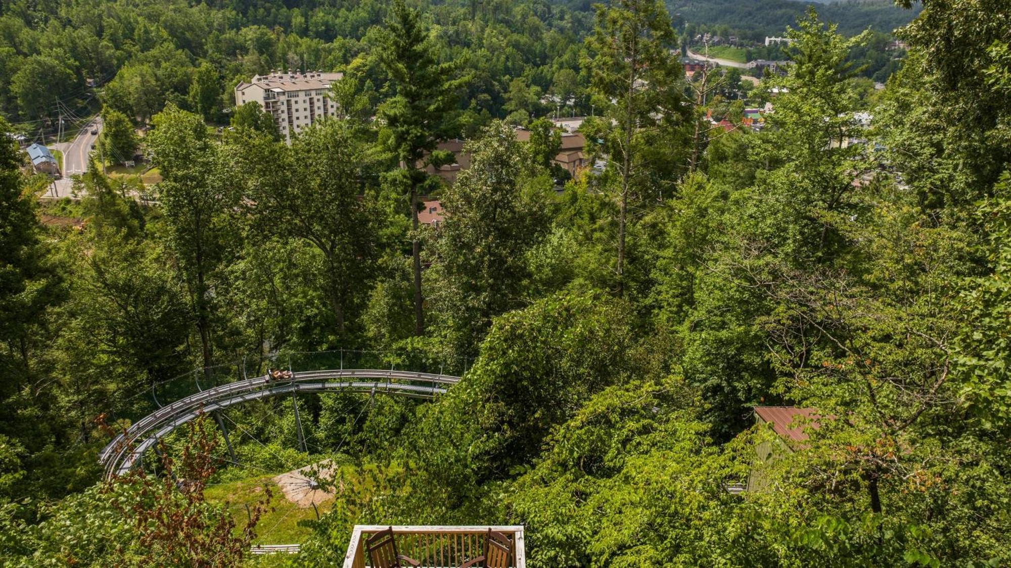 Whiskey Ridge Lodge, A Restored 1940S Gem, 2 Mins From Downtown, Breathtaking City Views, Custom Game Room, And Spacious Elegance Гетлинбург Екстериор снимка