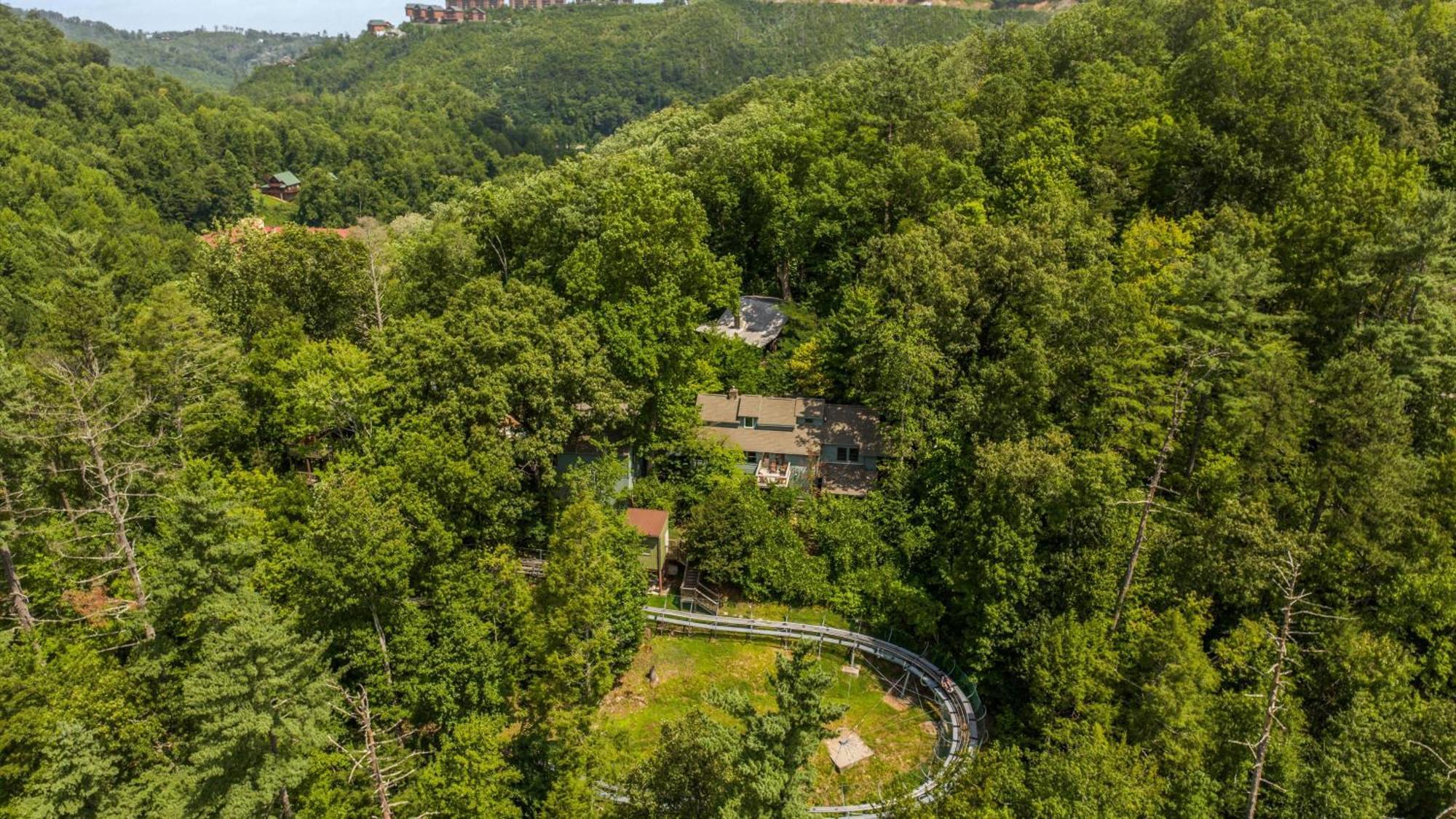 Whiskey Ridge Lodge, A Restored 1940S Gem, 2 Mins From Downtown, Breathtaking City Views, Custom Game Room, And Spacious Elegance Гетлинбург Екстериор снимка