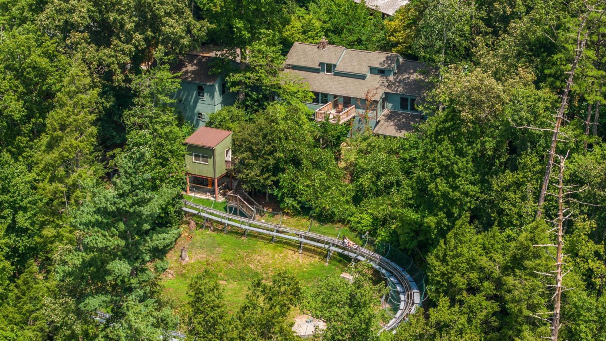 Whiskey Ridge Lodge, A Restored 1940S Gem, 2 Mins From Downtown, Breathtaking City Views, Custom Game Room, And Spacious Elegance Гетлинбург Екстериор снимка