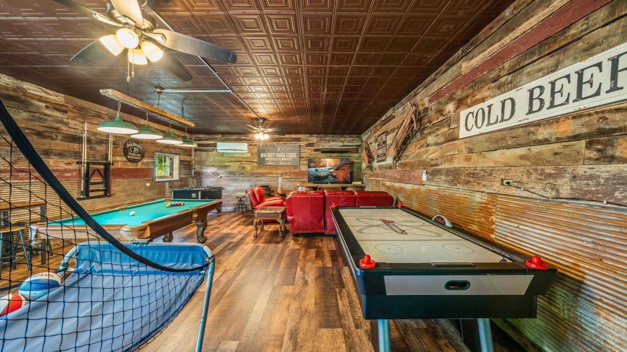 Whiskey Ridge Lodge, A Restored 1940S Gem, 2 Mins From Downtown, Breathtaking City Views, Custom Game Room, And Spacious Elegance Гетлинбург Екстериор снимка