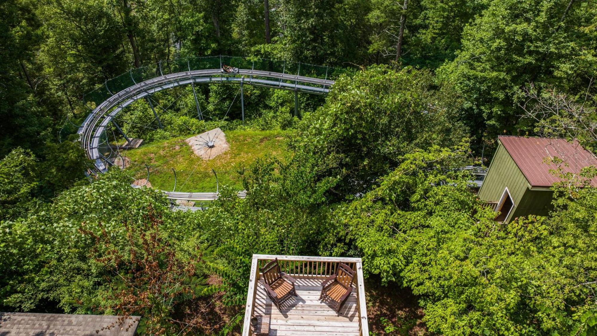 Whiskey Ridge Lodge, A Restored 1940S Gem, 2 Mins From Downtown, Breathtaking City Views, Custom Game Room, And Spacious Elegance Гетлинбург Екстериор снимка